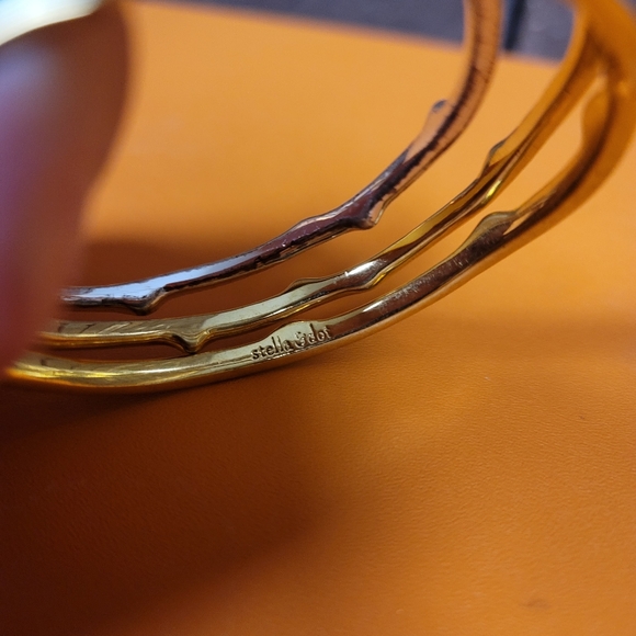 Stella and Dot 3 bangle bracelet set in gold tone white turquoise coral - Picture 2 of 3